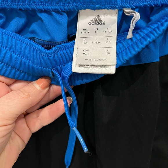Adidas boys shorts. Size 11-12Y - Picture 4 of 6